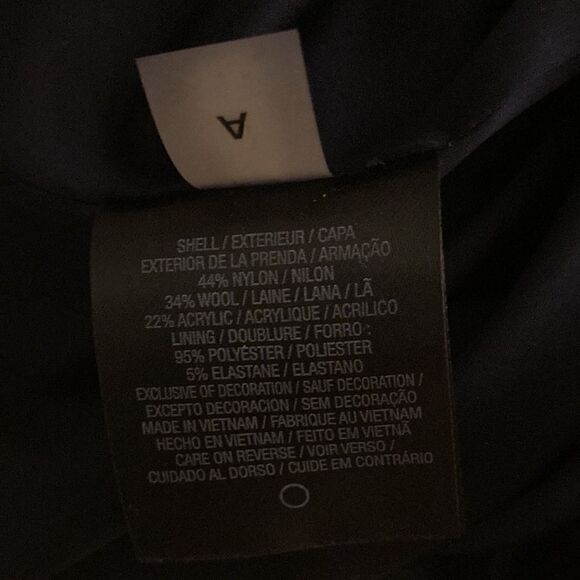 Elie Tahari Navy Tweed Wool Skirt with Asymmetrical Hem. Size 4. - Picture 9 of 9